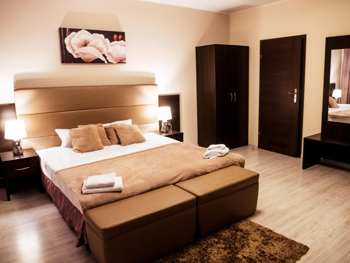 Hotel Feniks Gniezno Ngoại thất bức ảnh