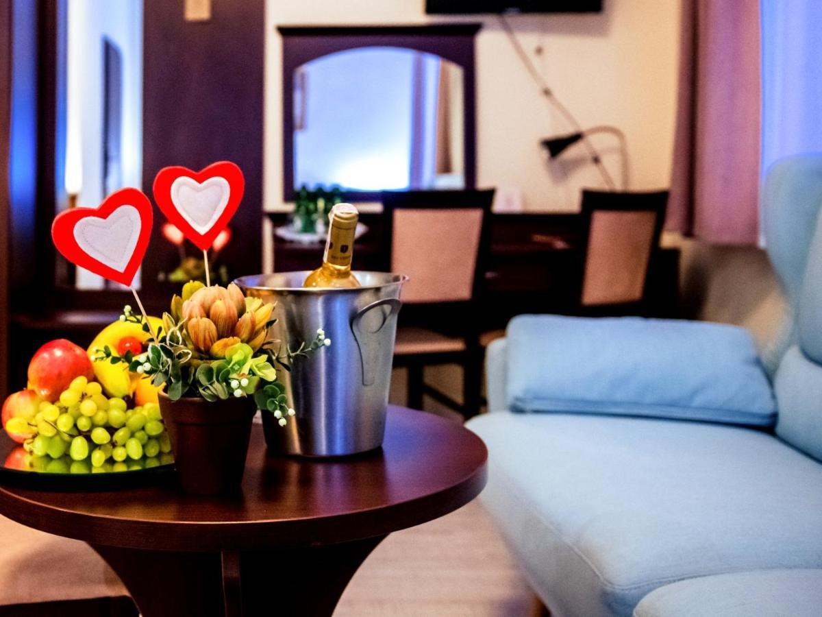 Hotel Feniks Gniezno Ngoại thất bức ảnh