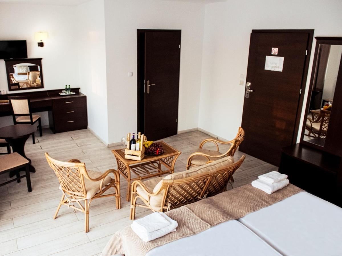 Hotel Feniks Gniezno Ngoại thất bức ảnh
