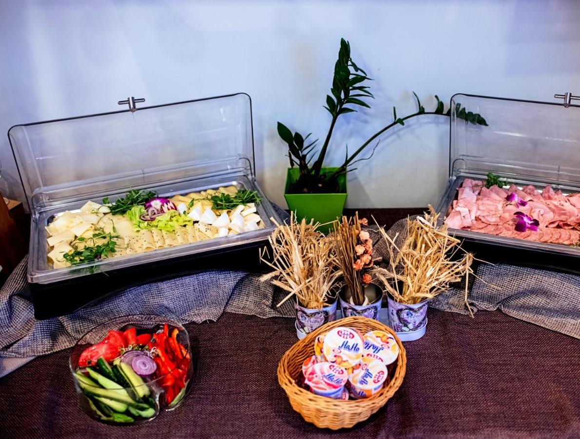 Hotel Feniks Gniezno Ngoại thất bức ảnh