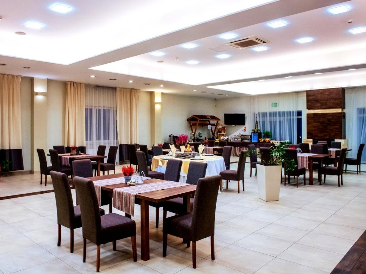 Hotel Feniks Gniezno Ngoại thất bức ảnh