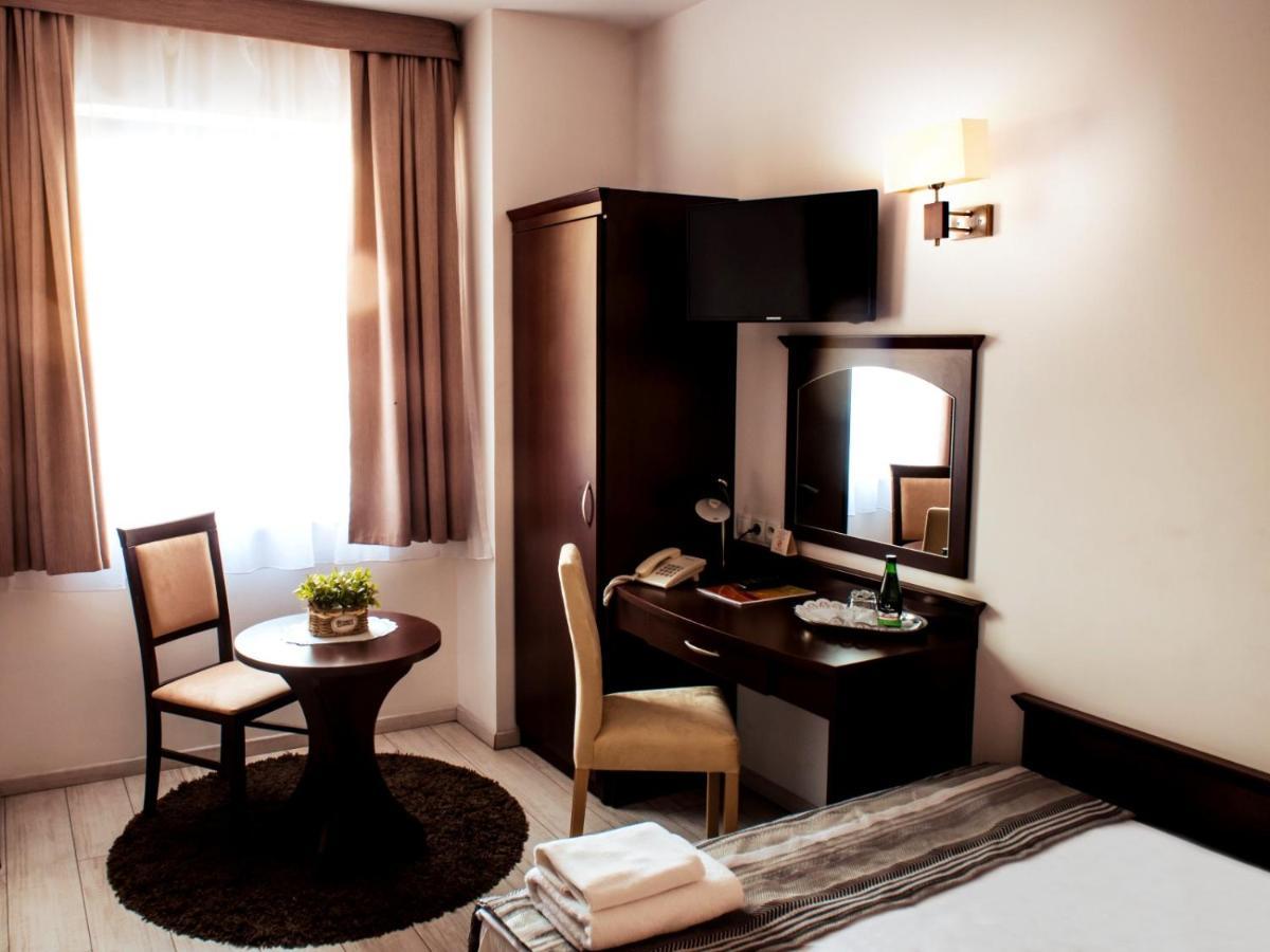 Hotel Feniks Gniezno Ngoại thất bức ảnh