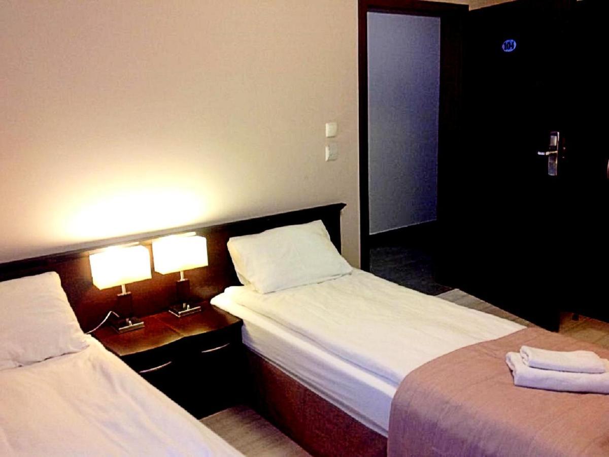 Hotel Feniks Gniezno Ngoại thất bức ảnh