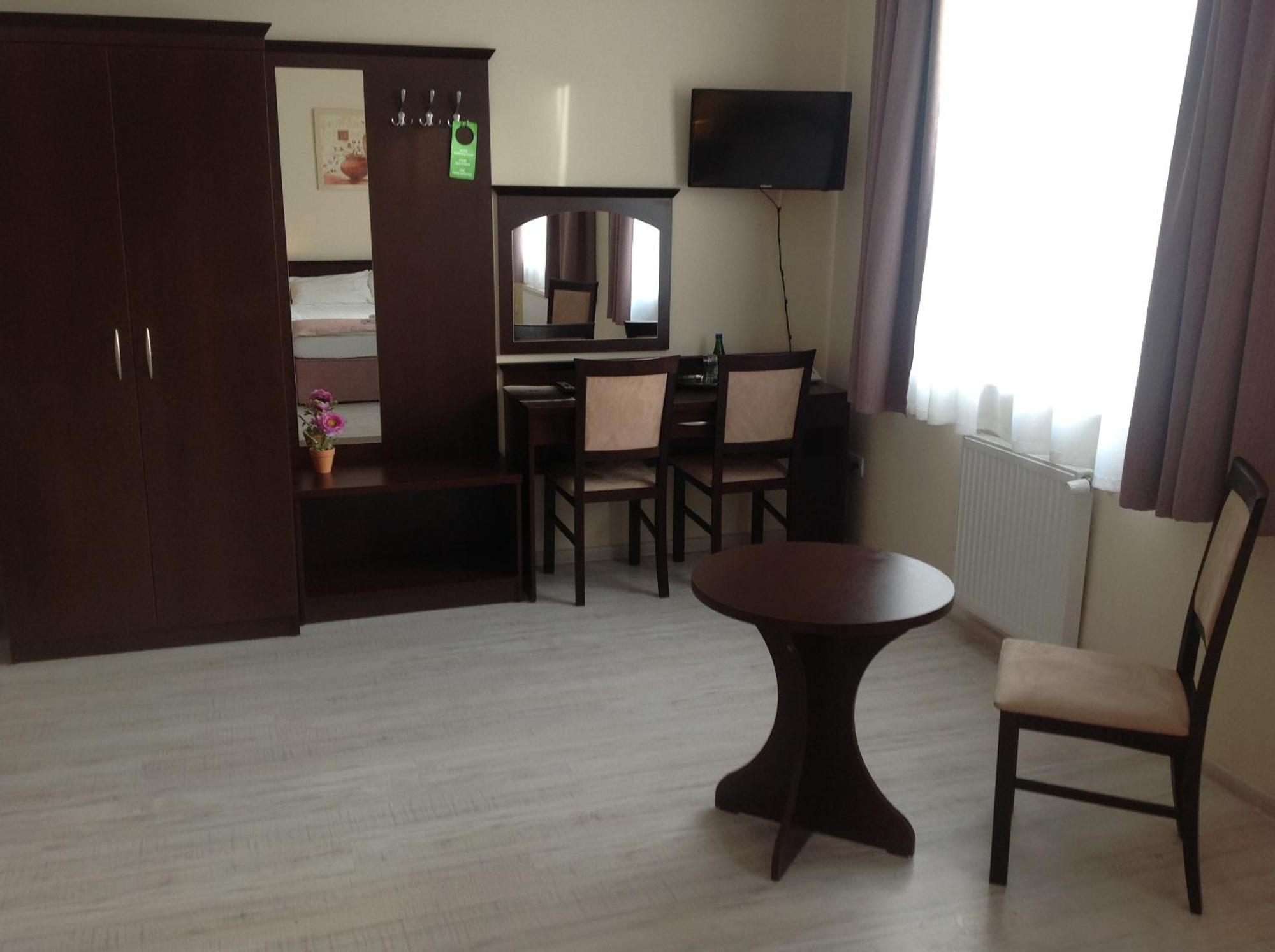 Hotel Feniks Gniezno Ngoại thất bức ảnh
