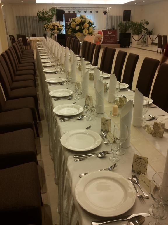 Hotel Feniks Gniezno Ngoại thất bức ảnh