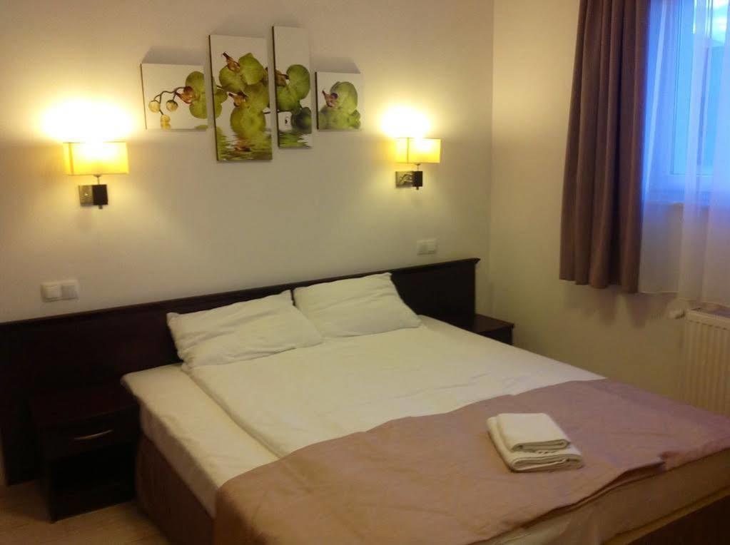 Hotel Feniks Gniezno Ngoại thất bức ảnh